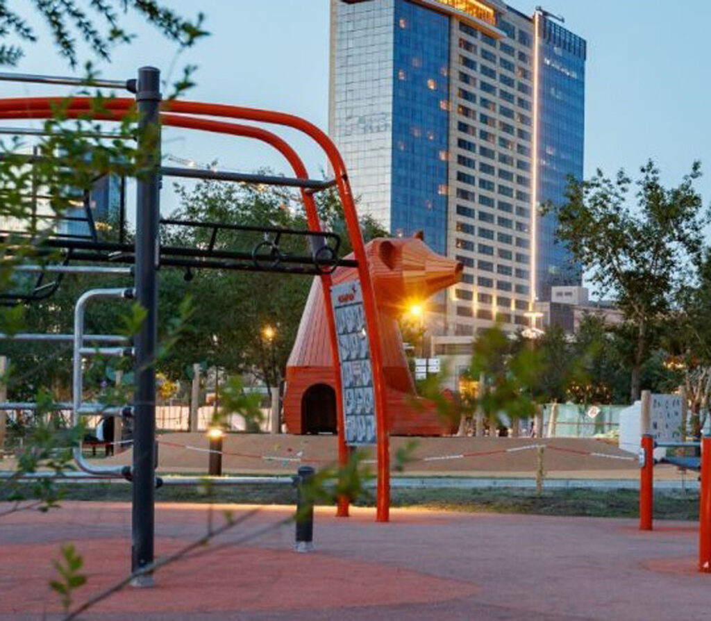 Woman in Awamaki program weaving