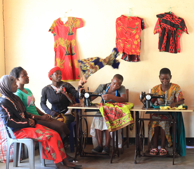 Woman in Awamaki program weaving
